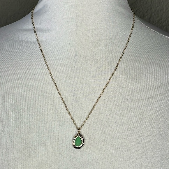 NWT 14th & Union Green Emerald Color Jewel Dangle Pendant Necklace Gold Tone - Picture 3 of 8